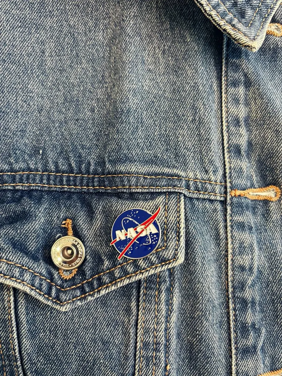 Значок Металлический Космонавт NASA