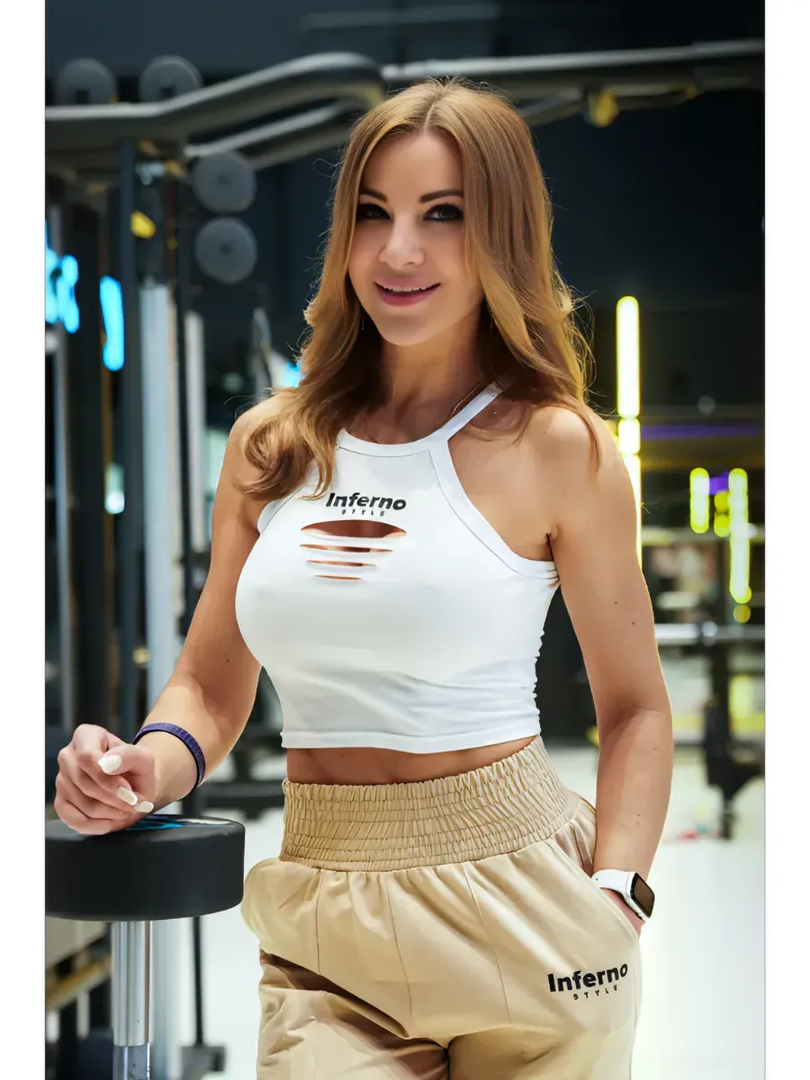 Майка спортивная, топ с порезами